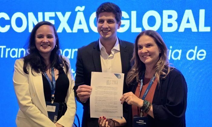 Secretária de Administração do Recife, Maíra Fischer; João Campos e Leany Lemos, CEO do Instituto Trajetórias: Parceria (Foto; Divulgação)