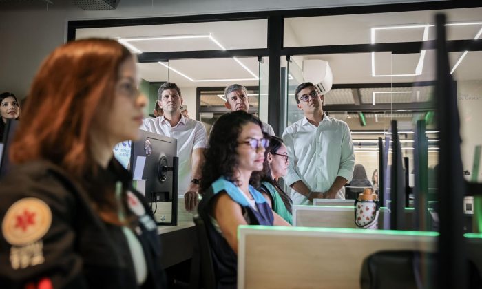 João Campos e Victor Marques: Ações incluem obras estruturadoras para reduzir pontos históricos de alagamento; contenção de encostas; reforço na limpeza de canais  e serviços de micro e macrodrenagem (Foto: Edson Holanda/Prefeitura do Recife)