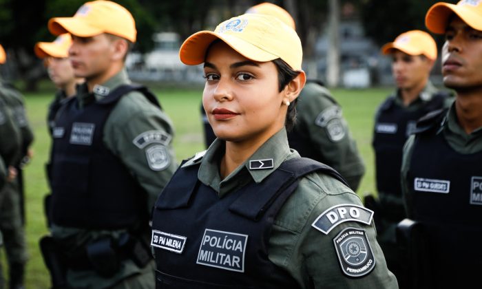 PM Thaisa Milena e colegas farão policiamento ostensivo nas ruas da Região Metropolitana (Foto: Hesíodo Goes/Secom)