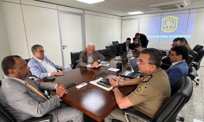 Reunião da comissão especial da Alepe que trata das homenagens à PMPE (Foto: Leôncio Francisco/Divulgação)
