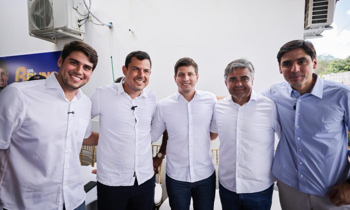 Solenidade contou com a presença de políticos e autoridades (Foto: Divulgação)