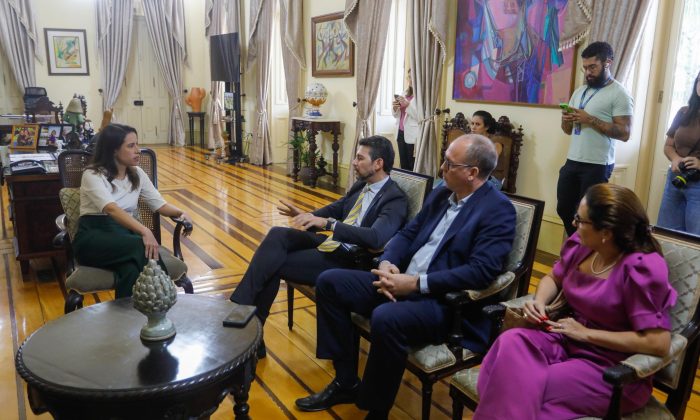 Raquel Lyra e Antônio de Pádua (PF), no Palácio do Campo das Princesas (Foto: Miva Filho/Secom)