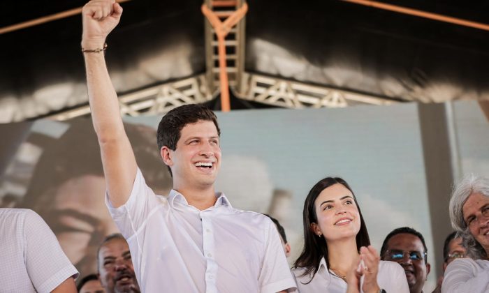 Aliados consideram que viagens de João Campos ao interior devem aumentar sua pontuação nas pesquisas - que ele vem liderando há mais de um ano (Foto: Hélia Scheppa/Prefeitura do Recife)