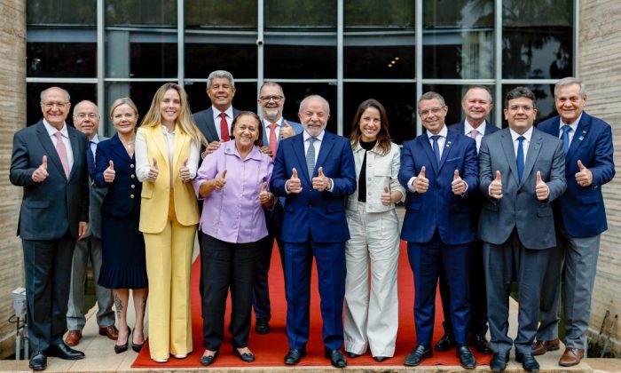 Governadores do Nordeste com Lula, em Brasília, nesta terça-feira (05) (Foto: Ricardo Stuckert / Presidência da República)