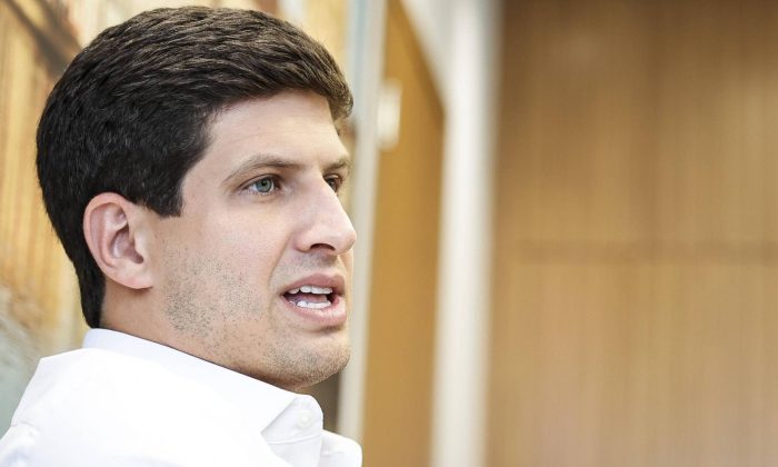 Prefeito João Campos vê inconsistências técnicas no edital (Foto: Rodolfo Loepert/Prefeitura do Recife)