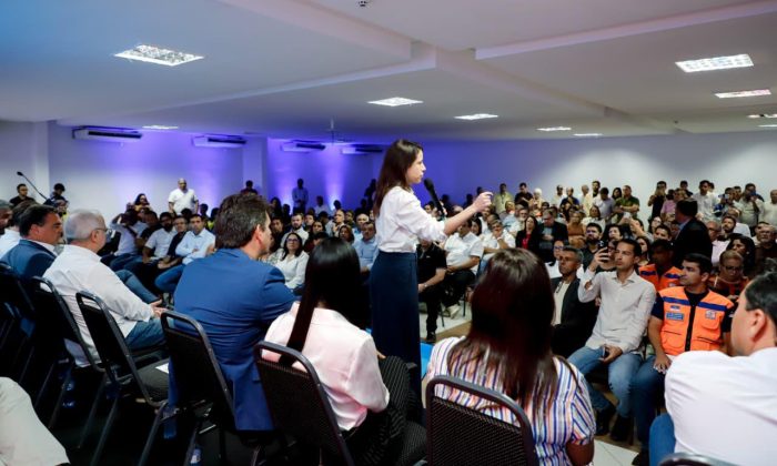 Raquel Lyra, no encontro com prefeitos: "Não se mexe com a honra de pessoas honradas" (Foto: Yacy Ribeiro/Secom)