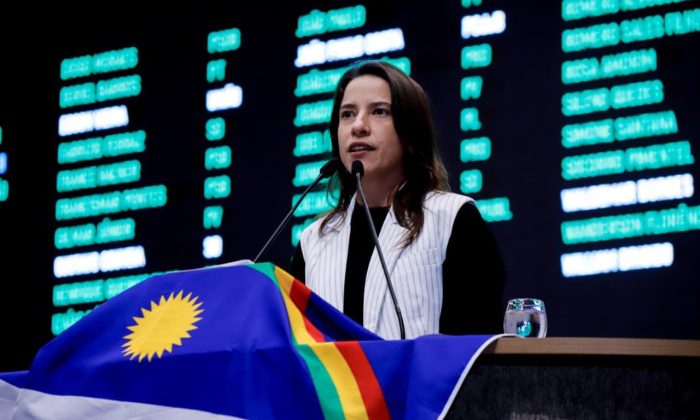 Raquel Lyra, na reabertura dos trabalhos legislativos: "O que o povo espera de nós, Executivo e Legislativo, não é barulho" (Foto: Yacy Ribeiro/Secom)
