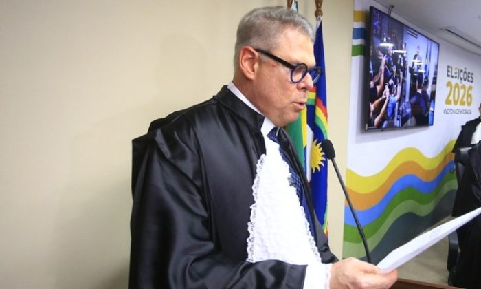 Erick Simões discursa na solenidade de posse no TRE-PE (Foto: Divulgação)