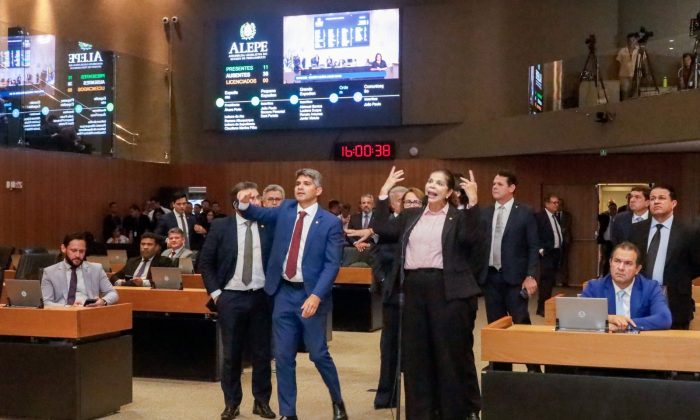 Sessão Plenária na Assembleia: Placar a favor de Raquel foi de 29 a 10 (Foto: Roberto Soares/Alepe)