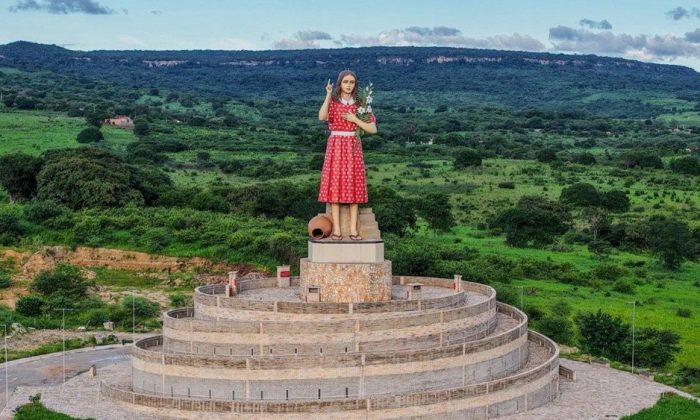 Estrutura tem área total de cerca de 48 mil m², com estátua de 26m, trilha de peregrinação, capela, esplanada para celebrações e espaço amplo para acesso e estacionamento (Foto: Vatican News/Reprodução)