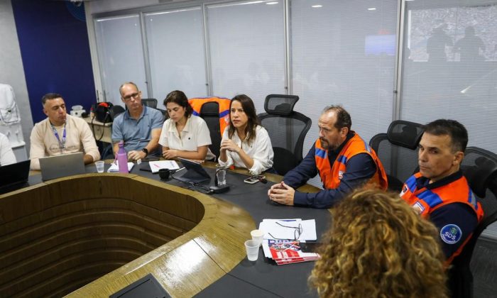 Raquel Lyra ao lado do diretor da Defesa Civil Nacional , Paulo Falcão: Monitoramento das chuvas (Foto: Miva Filho/Secom)