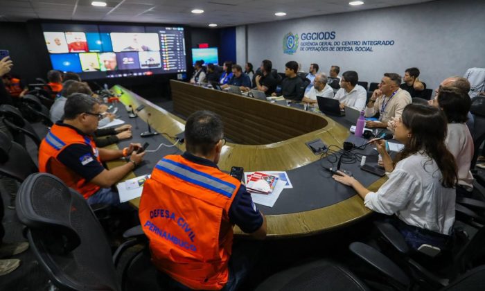 Raquel Lyra em reunião com a Defesa Civil Nacional e representantes do Governo do Estado (Foto: Miva Filho/Secom)