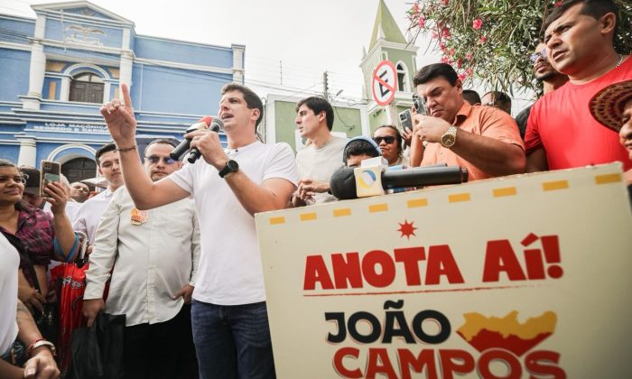 Em Bom Conselho, João Campos prometeu criar uma rede estadual de atendimento a crianças neurodivergentes (Foto: Edson Holanda/Divulgação)