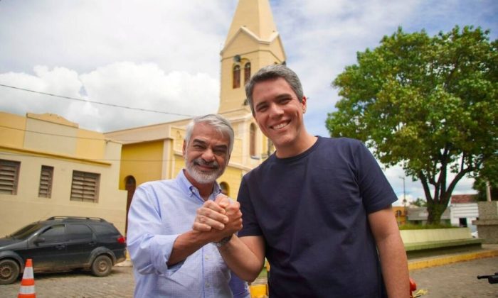O senador HUmberto Costa com o prefeito Pedre Freitas, em Aliança (Foto: Divulgação)