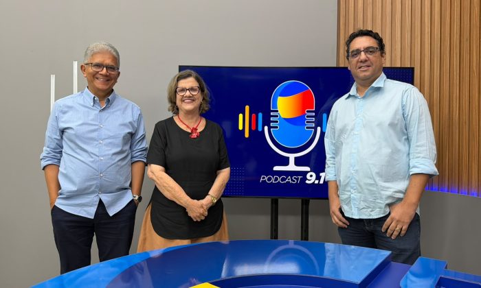 A senadora Teresa Leitão com os jornalistas Vandeck Santiago e José Gustavo, do Podcast 9.1 (Foto: Divulgação)