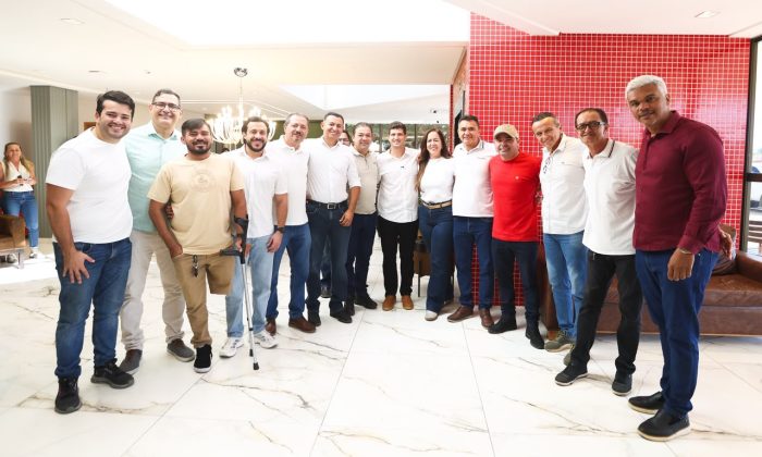 Em Araripina,  o prefeito Evilásio Matheus e seu grupo político oficializaram o apoio a João Campos (Foto: Marlon Diego/Divulgação)