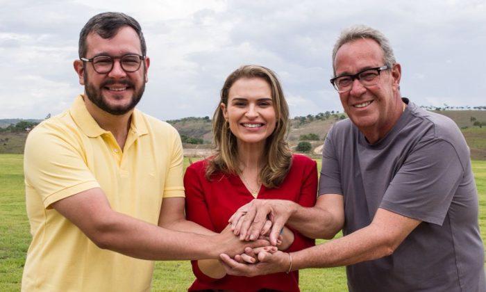 Fim da aliança: Esta foto é de 28 de fevereiro passado, em Canhotinho (PE), quando Álvaro Porto e o filho Gabriel defenderam pela primeira vez o nome de Marília para o Senado