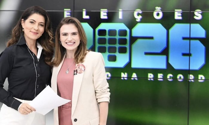 Marília com a apresentadora Meyre Lanunce, em estúdio da TV Guararapes (Foto: Léo Caldas/Divulgação)