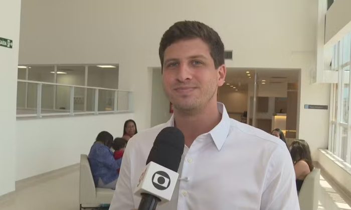 João Campos no Hospital da Criança, no Recife, onde falou com os repórteres (Foto: Reprodução/TV Globo)