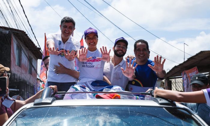 Eduardo da Fonte e Túlio Gadêlha acompanharam Raquel Lyra na manifestação (Foto: Yacy Ribeiro/Divulgação)