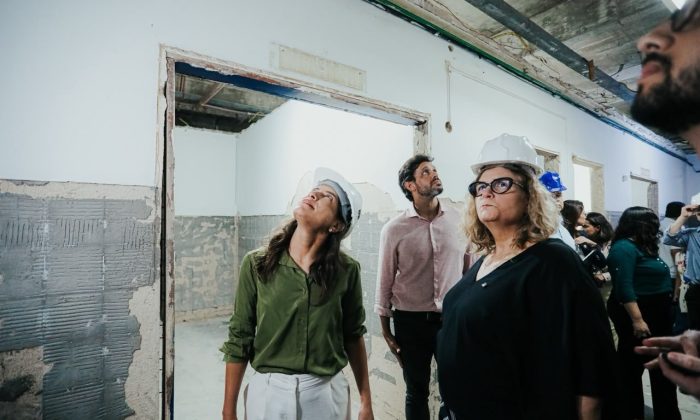 A governadora e a secretária de Saúde, Zilda Cavalcanti, durante a visita (Foto: Janaína Pepeu/Secom)