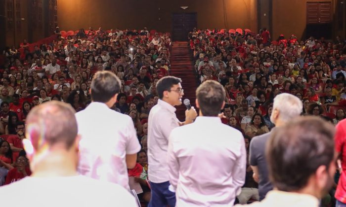 Prefeito Victor Marques discursa na manifestação pró-Lula na capital (Foto: Divulgação)