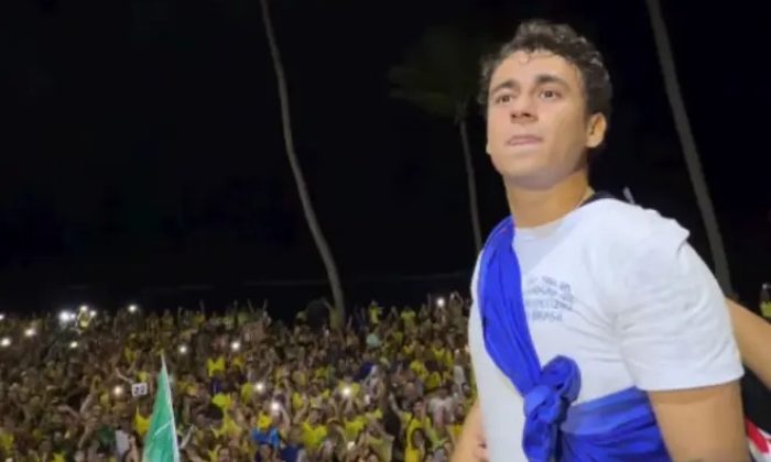 Nikolas Ferreira: Deputado federal mais votado do Brasil em 2022 e 2026 (Foto: Reprodução/Rádio Itatiaia/@nikolasferreiradm)