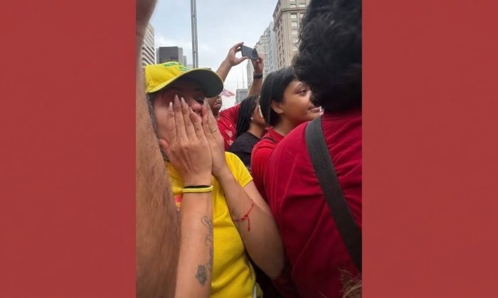 Aguenta, coração: Manifestantes na Av. Paulista (Foto: Foto: Cíntia Acayaba/g1)