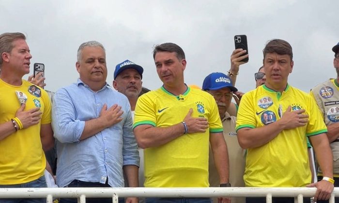 Flávio foge não de uma ditadura, mas de uma democracia em que mais de 59 milhões de brasileiros saíram de casa para votar nele (Foto: Reprodução/Flávio Bolsonaro no Instagram)