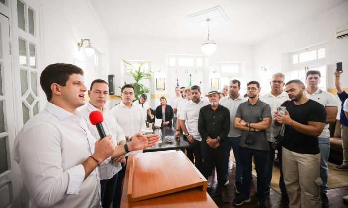 João Campos durante  solenidade de assinatura de cooperação técnica entre Recife e Garanhuns (Foto: Divulgação)